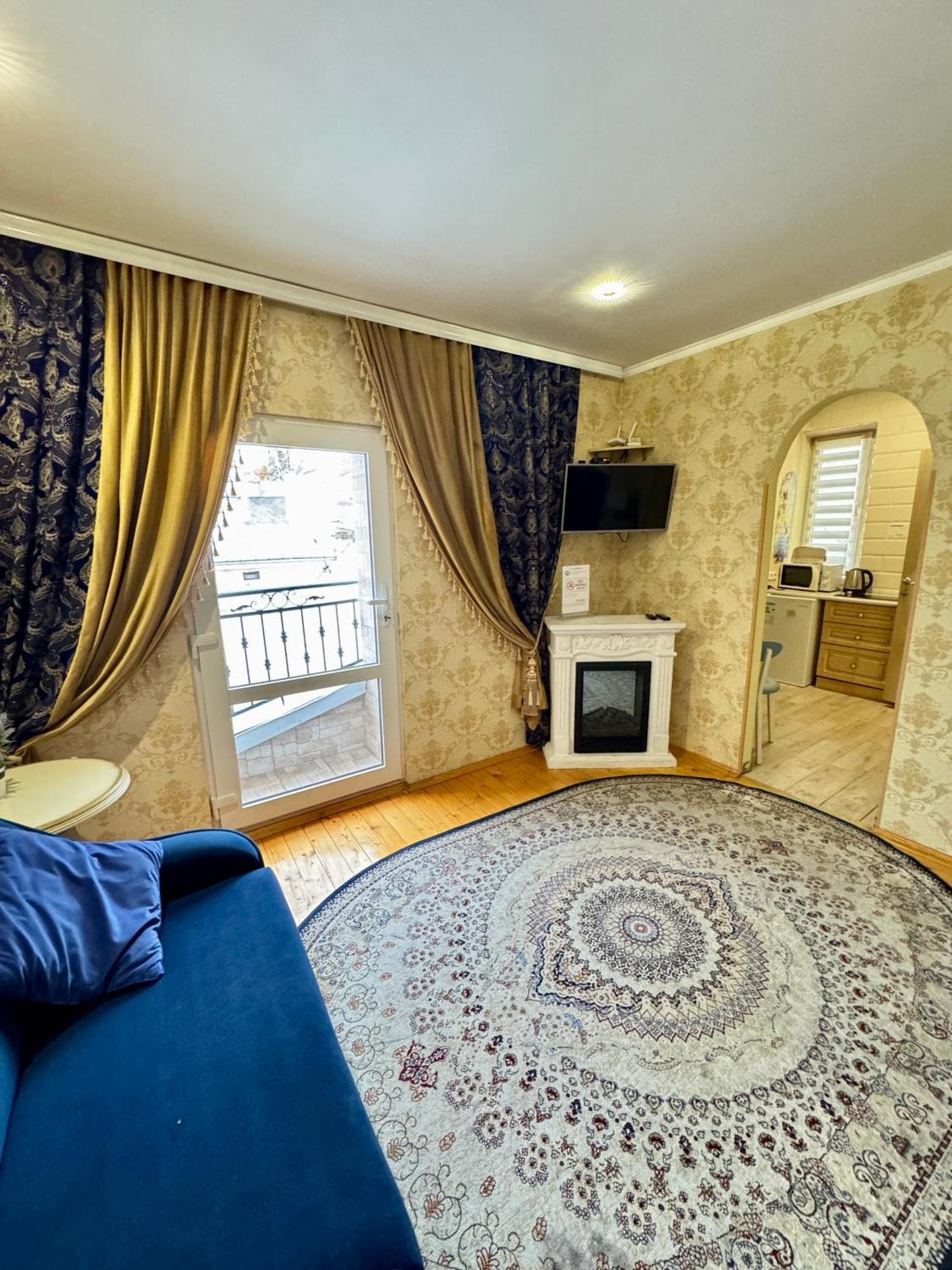 Little Paris Apartment Černovice Exteriér fotografie